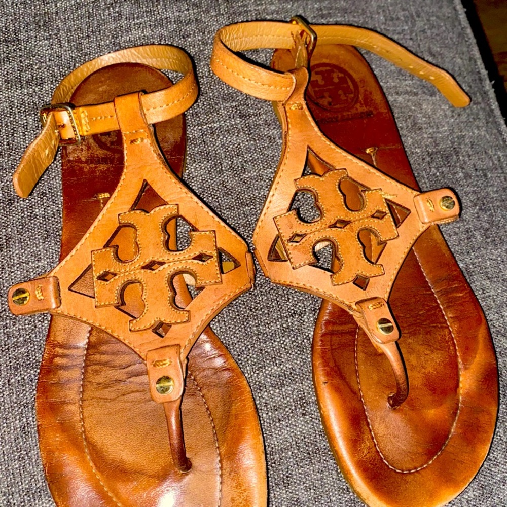 Worn but still in great condition Tory 8.5 sandals
